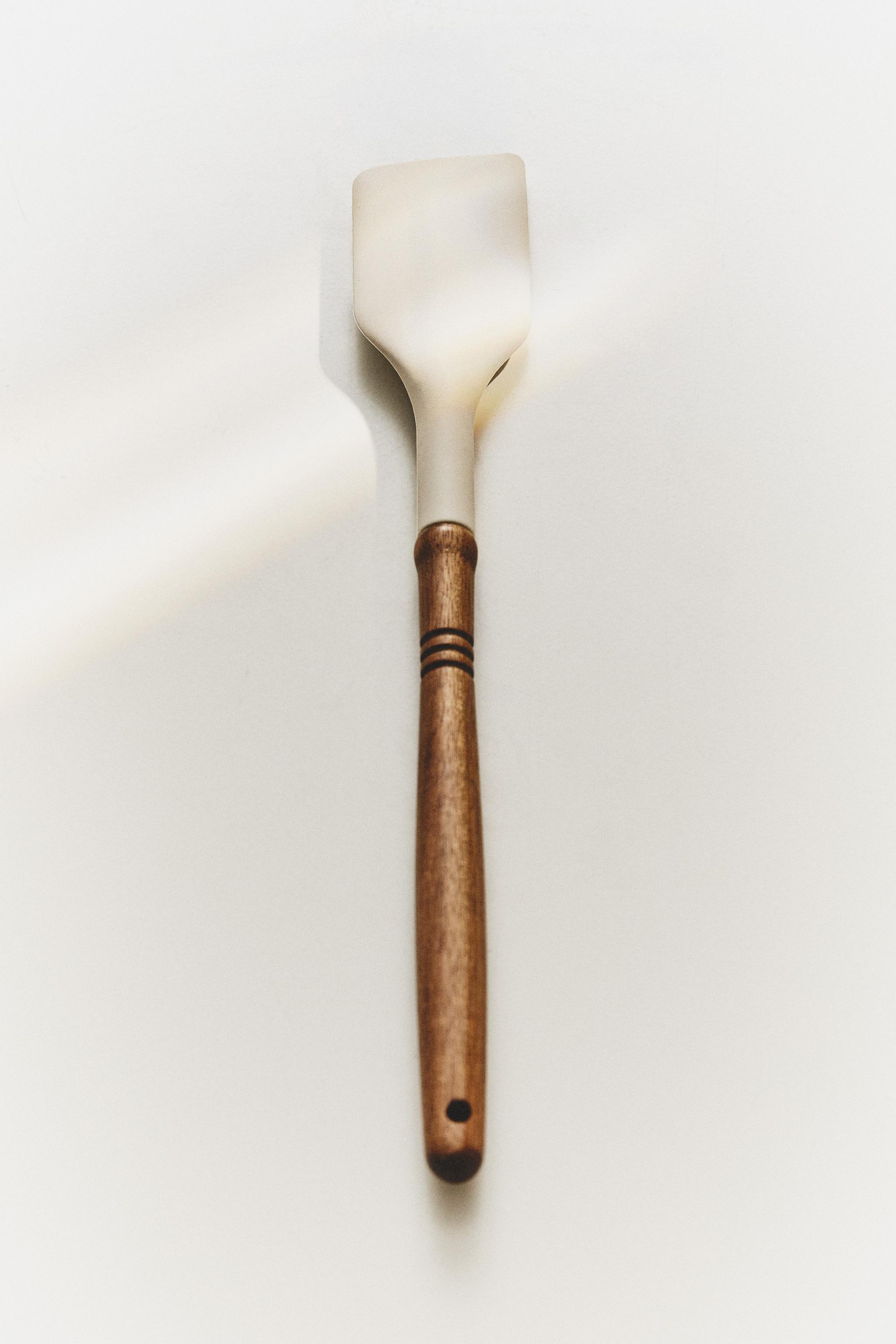 SILICONE AND WOODEN SPATULA